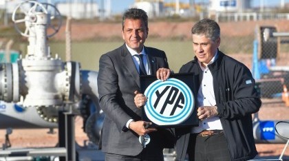 YPF: Preska ordenó entregar los chats de Caputo y Massa y la defensa argentina respondió con dureza