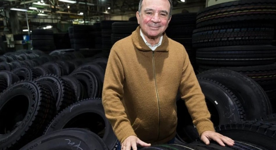 Caputo elimina arancel para el aluminio y vuelve a golpear al dueño de FATE