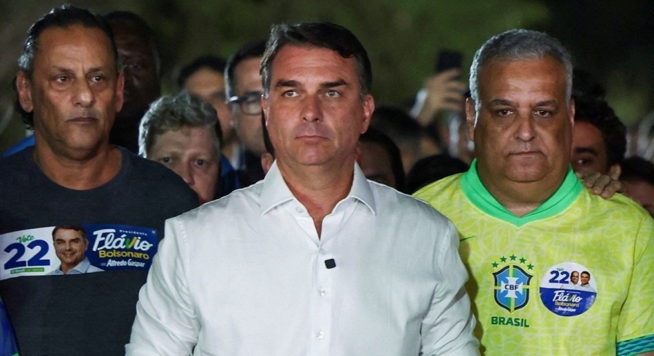 Flávio Bolsonaro vuela hacia Estados Unidos para pedirle asilo político a Trump