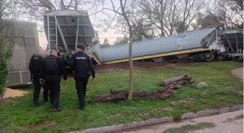 Una formación del Belgrano Cargas descarriló en la madrugada de este jueves en la ciudad de Santa Fe